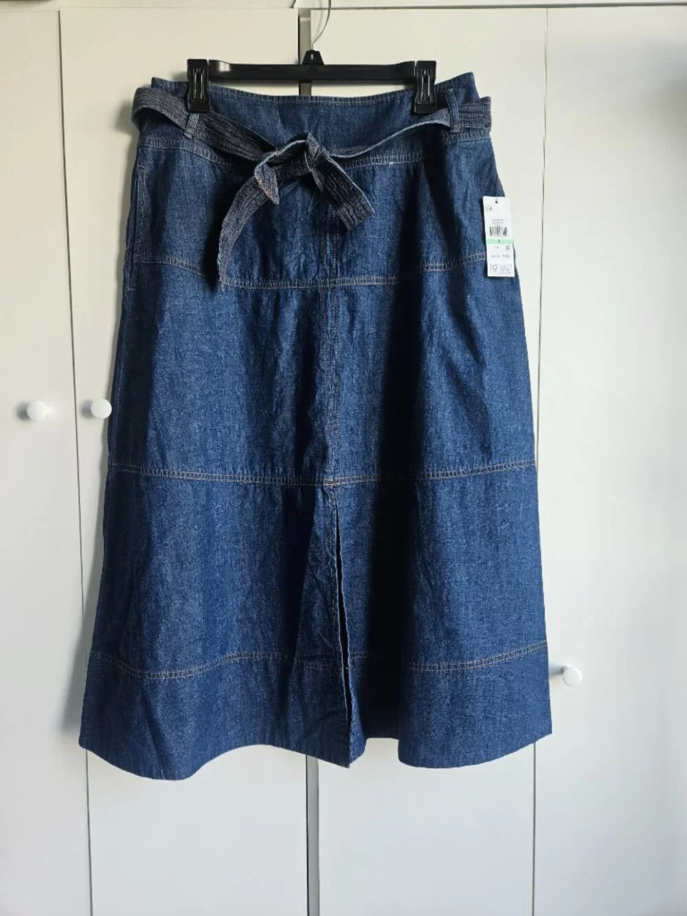DKNY Tie Waist Contrast Stitch Skirt. Size 8. NWT